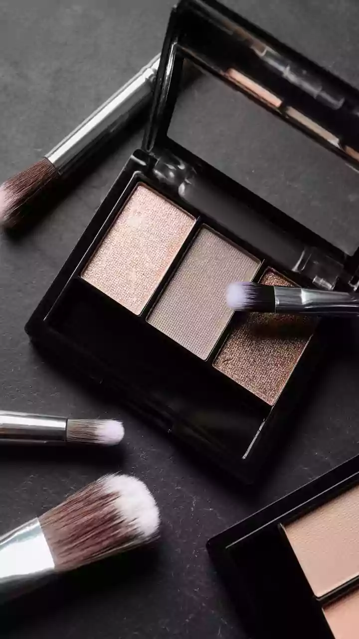 Navratri Makeup: Eye-Catching Colourful Eyeshadow Look Ideas For Festive Celebrations