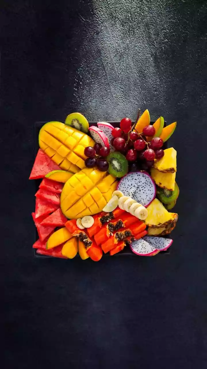Late-Night Fruit: Why Your Tummy Might Be Complaining After Dinner