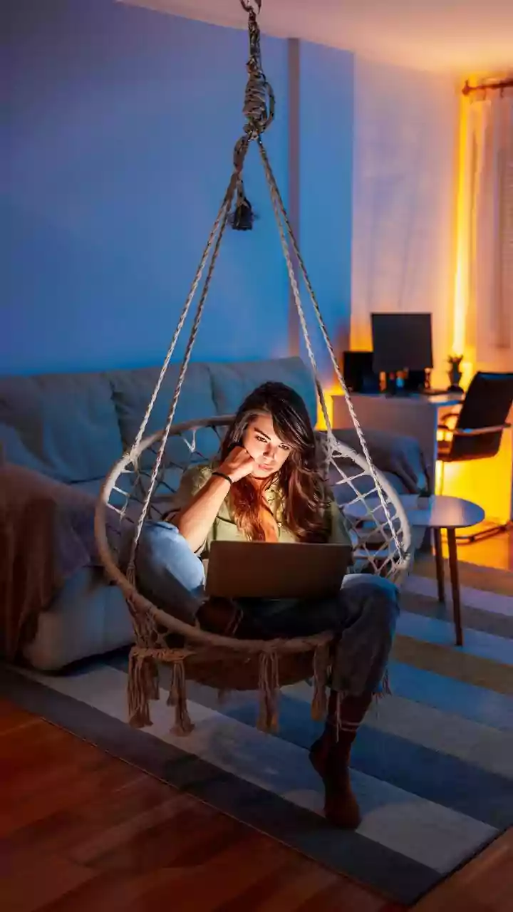 How Young Remote Workers Stop Late Night Work Messages With Asynchronous Tools