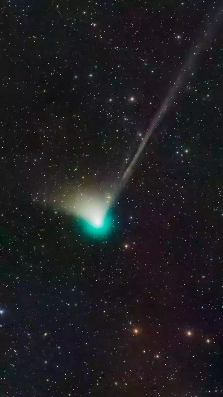 Interstellar Comet 3I/ATLAS Unveiled: A Cosmic Spectacle