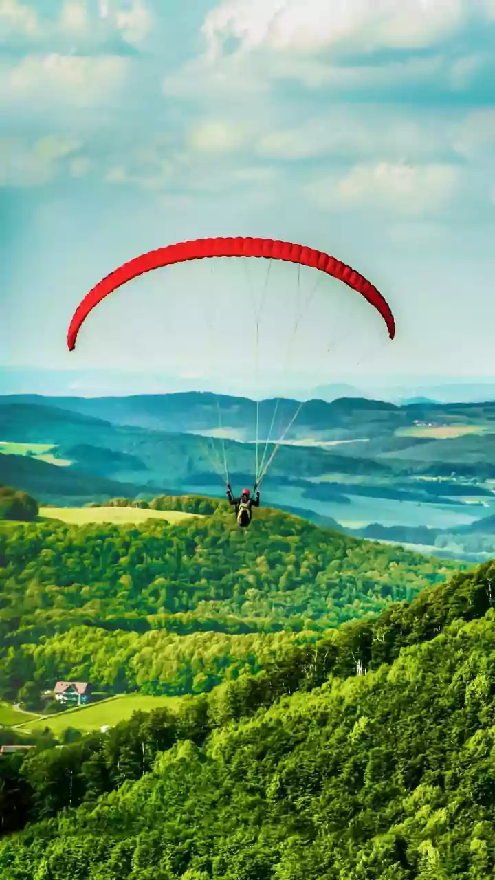 Workations In Bir Billing: Paragliding Hub Attracts Remote Workers To Himachal