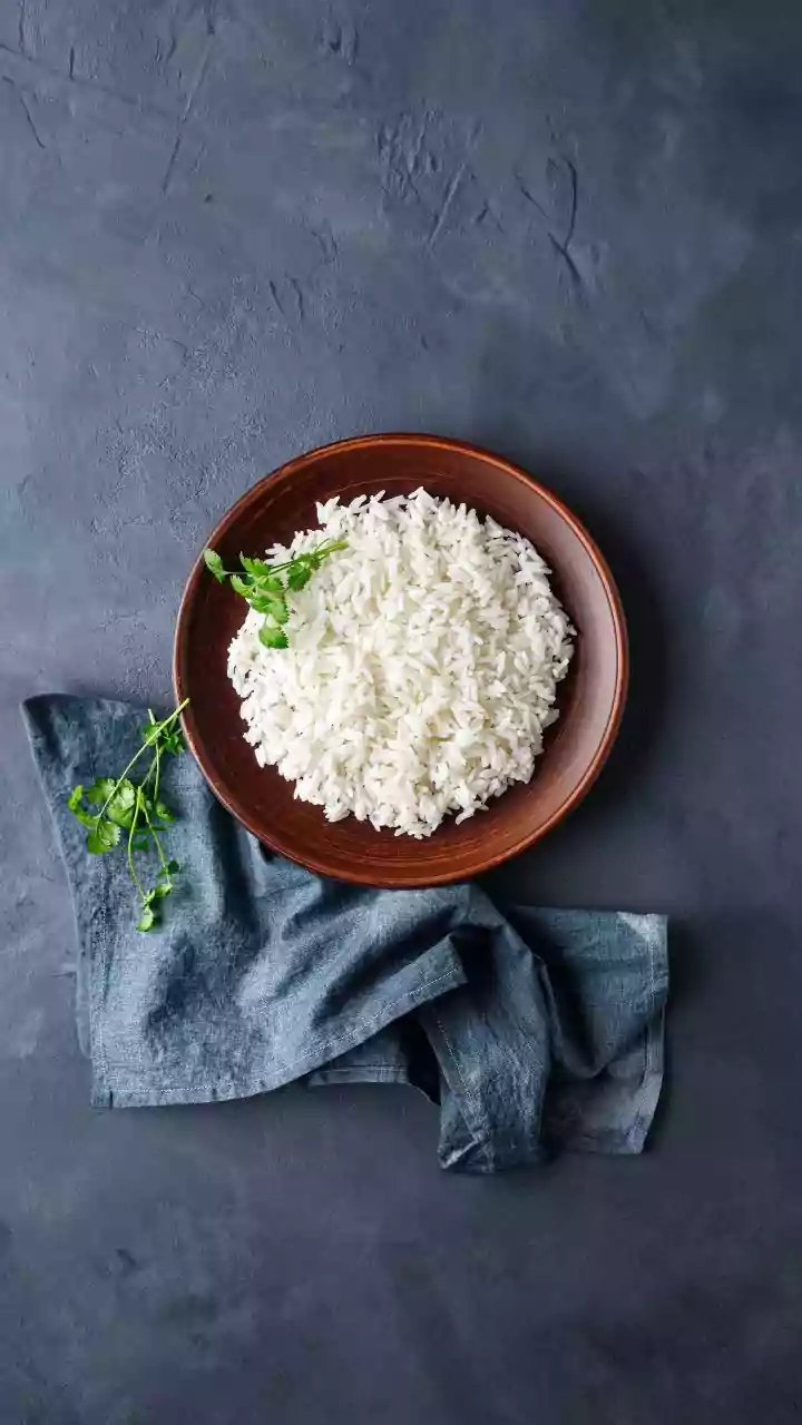 O arroz branco não precisa ser sem graça, o truque está no louro, na cebola e no tempo certo da panela