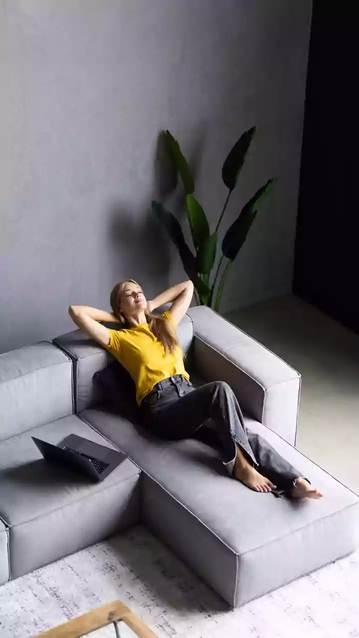 The 2026 Bold-Sofa Revival: Home Decor Shoppers Need Room Scale before Buying a Bold Sofa