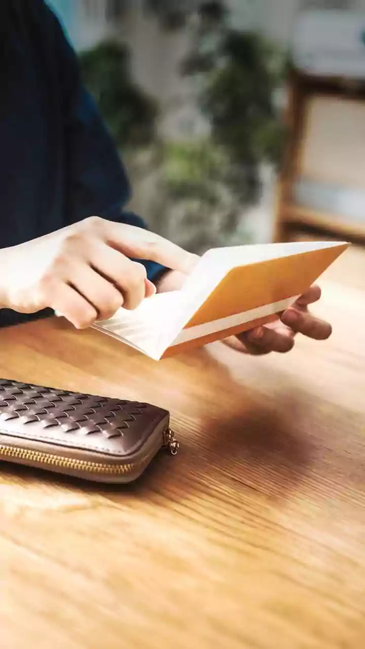 Aquarius Daily Insights: February 19, 2026 - Prioritizing Rest and Family Harmony