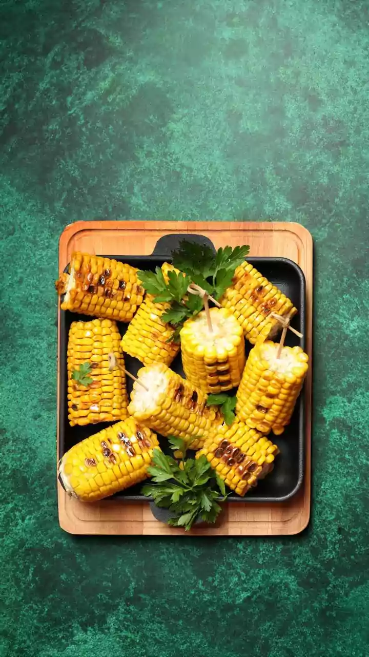How Lemon, Salt And Chilli Turn Bhutta Into A Monsoon Favourite