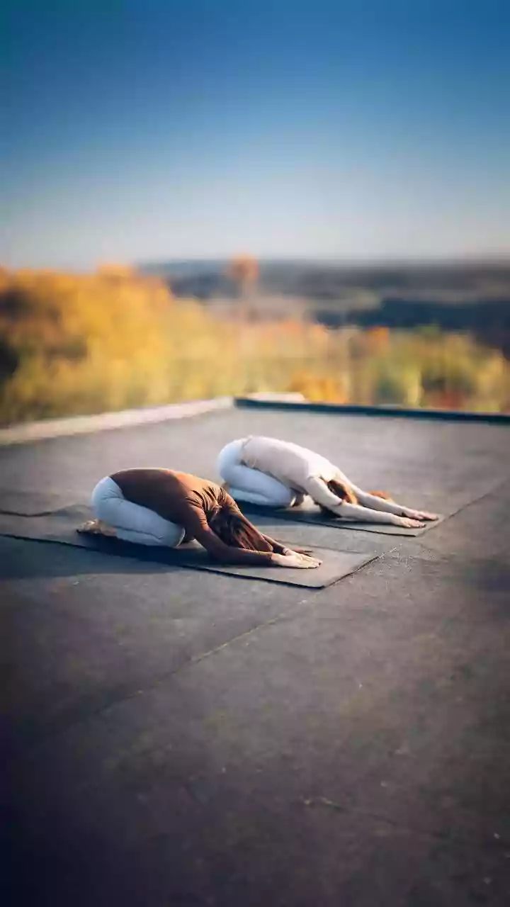 YogMantra | Should You Practice Yoga After Eating? Why The Real Answer Isn’t A Simple Yes Or No