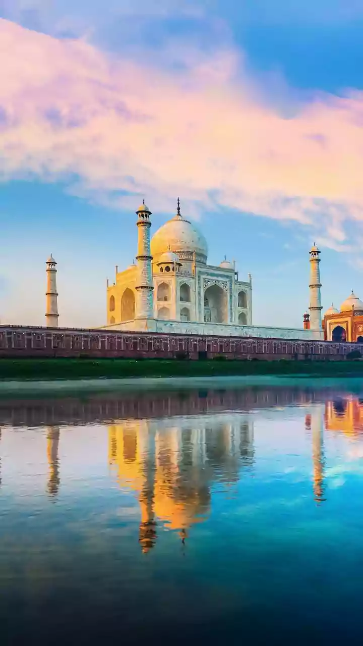 Whirlwind 24 Hours in India: A Travel Influencer's Daring Dash to the Taj Mahal