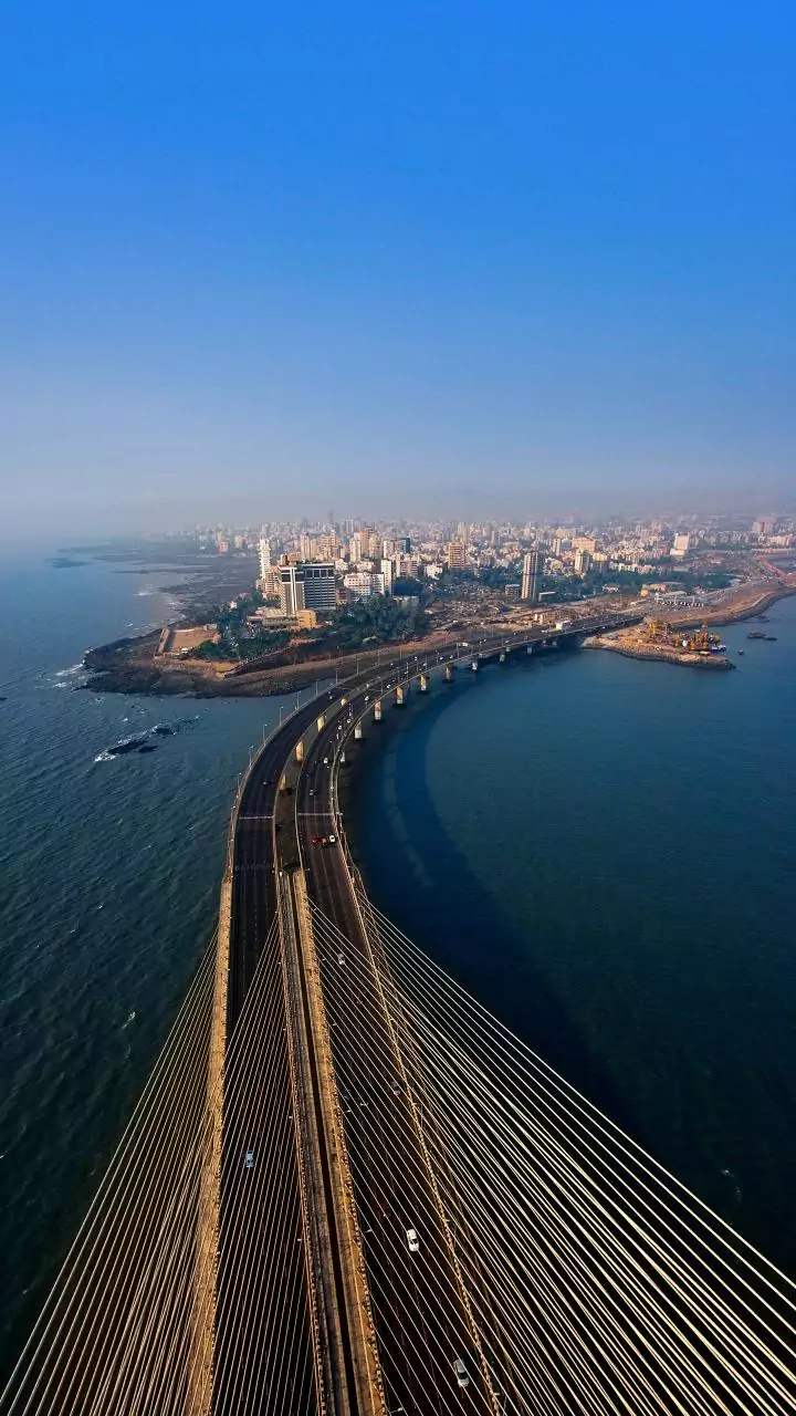 Breezy Mumbai mornings fill the promenade before noon