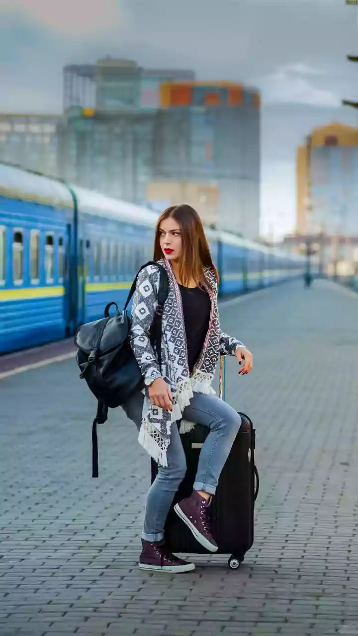 Mumbai Local Horror: 'Mentally Unstable' Man Boards Ladies Coach, Pushes College Girl From Moving Train