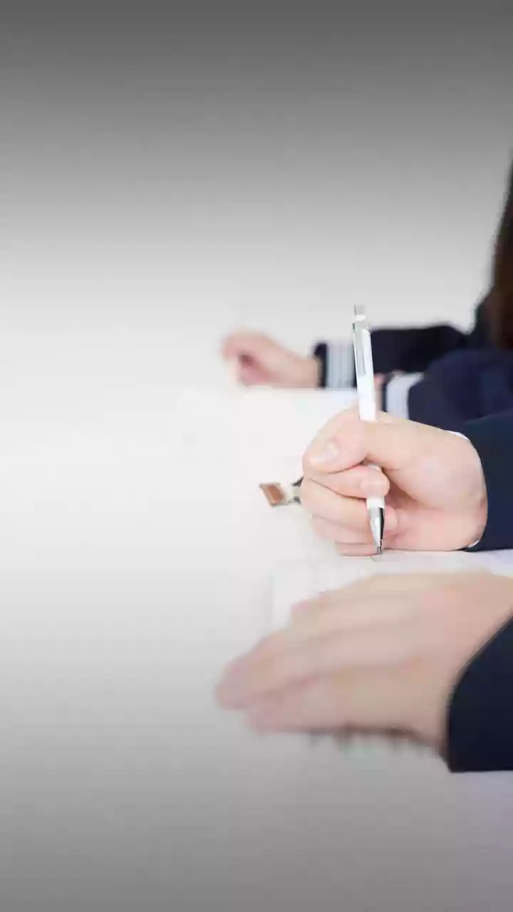 Honesty in Job Interviews: A Costly Virtue?