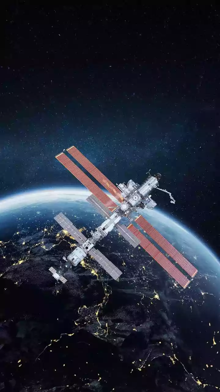 ISS Captures Fiery Spectacle: Bright Object Blazes Through Earth's Upper Atmosphere