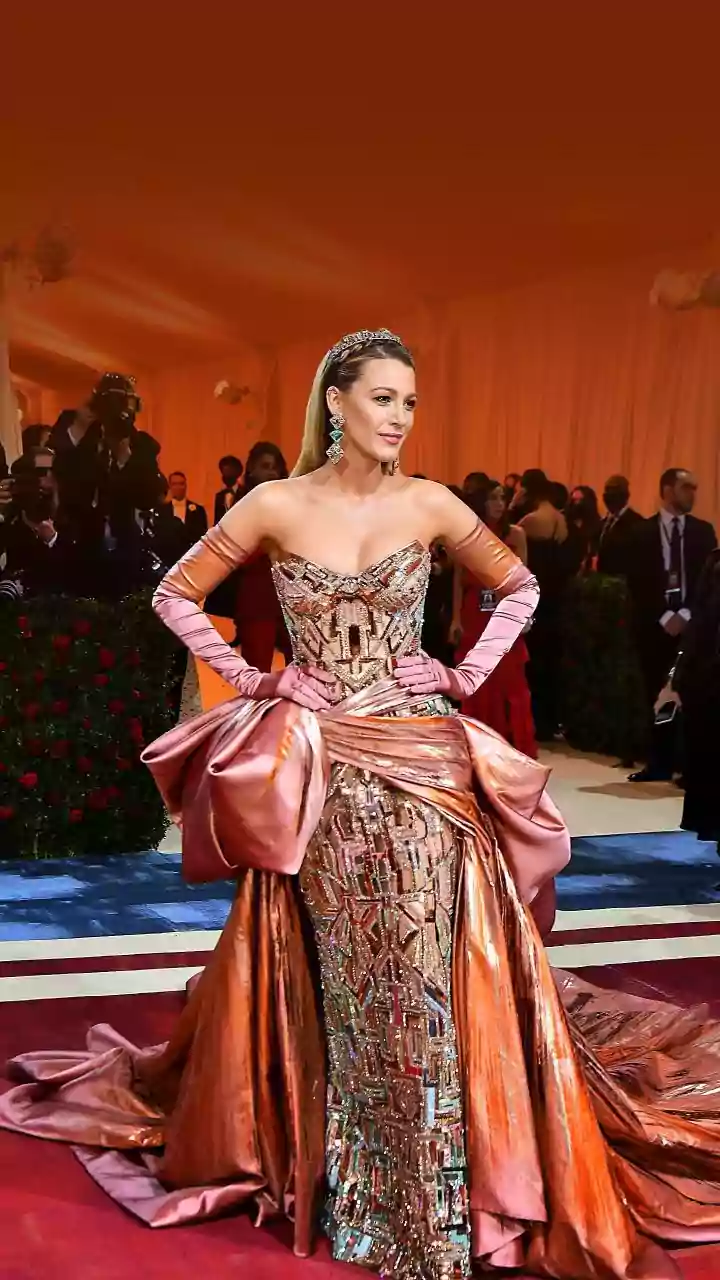 Oversized Bows Are Back: Celebrities Lead The Season's Most Playful Fashion Trend