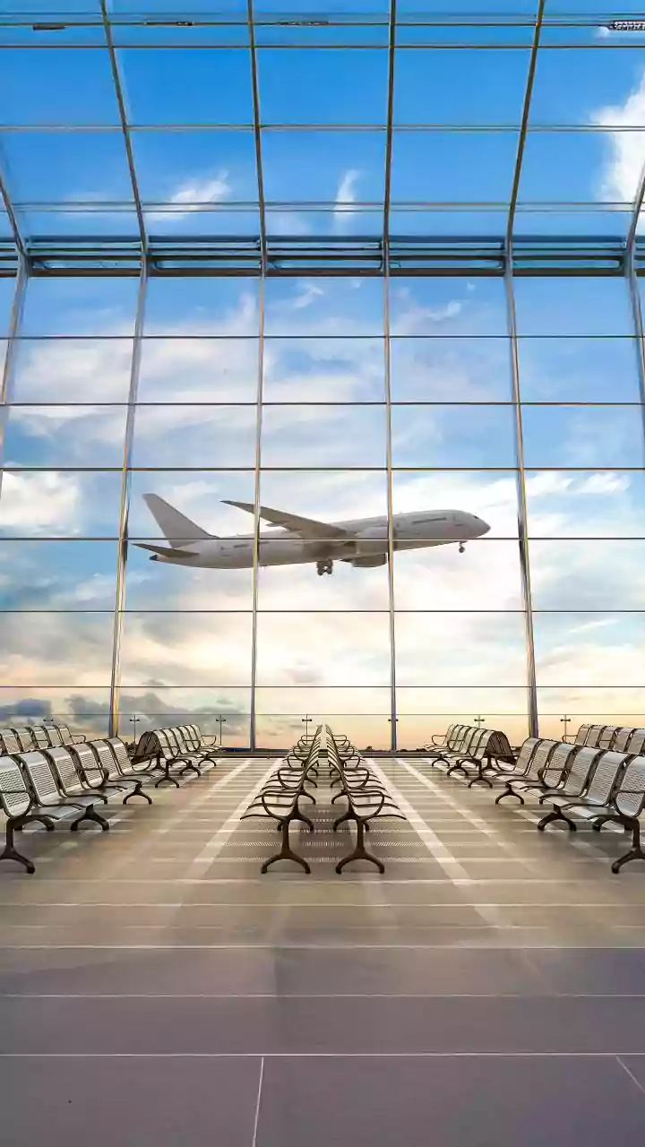 Pakistani Traveler's 10-Hour Mumbai Airport Layover: An Unexpectedly Positive Experience