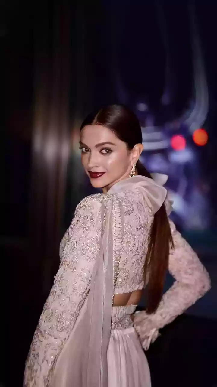 5 pretty ponytail hairstyles to try this festive season