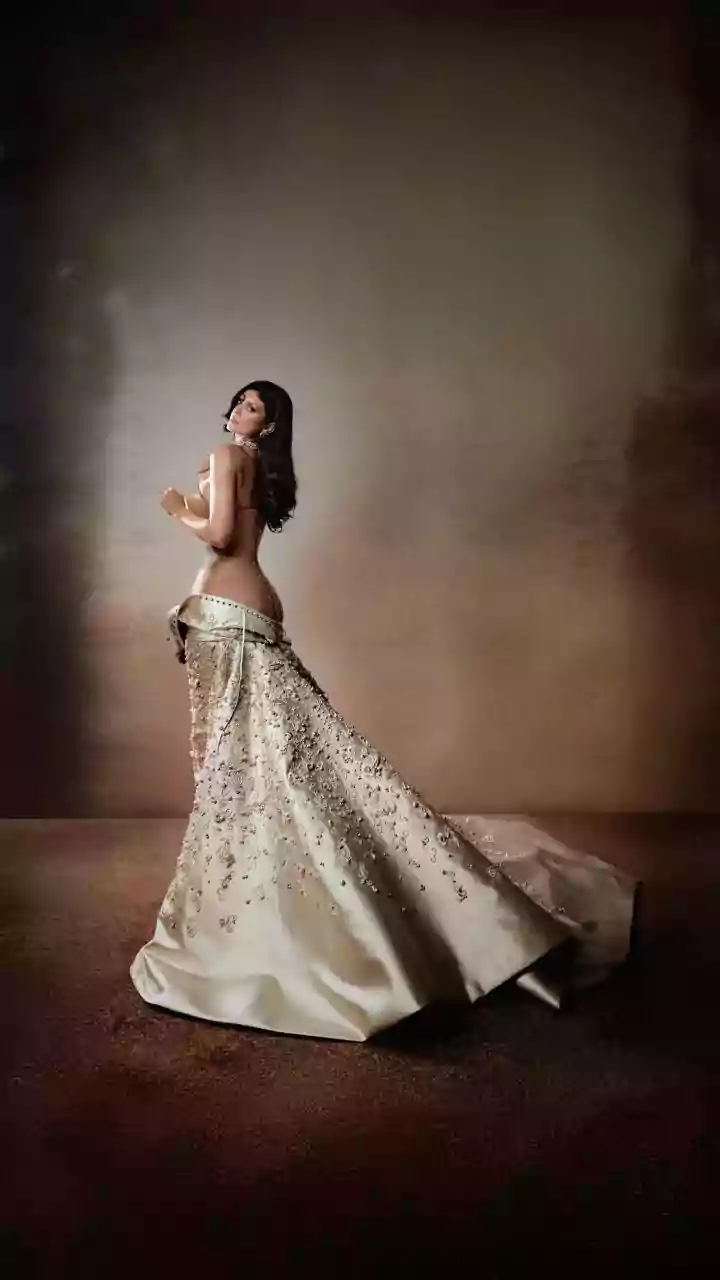 Kylie Jenner dá show de breguice com “manta de alta-costura” no Met Gala