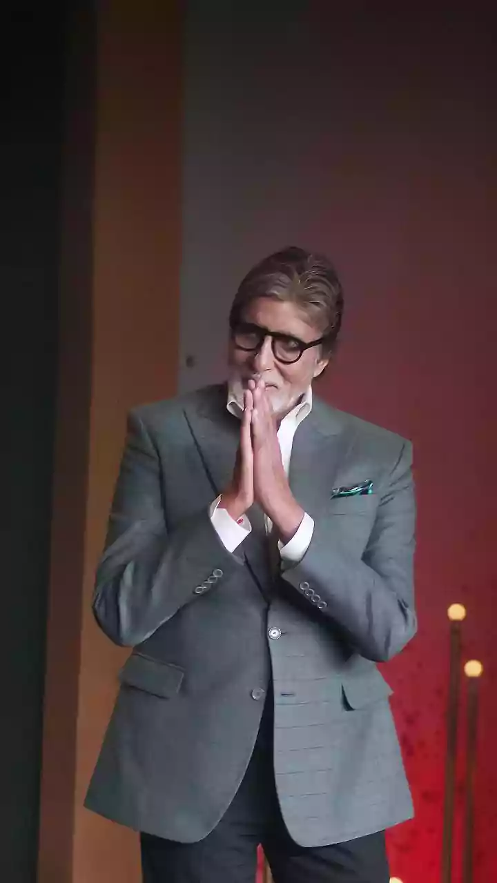 'Deeply Moving': Amitabh Bachchan Thanks Fans For Showing Up Outside Jalsa Despite Heavy Rains