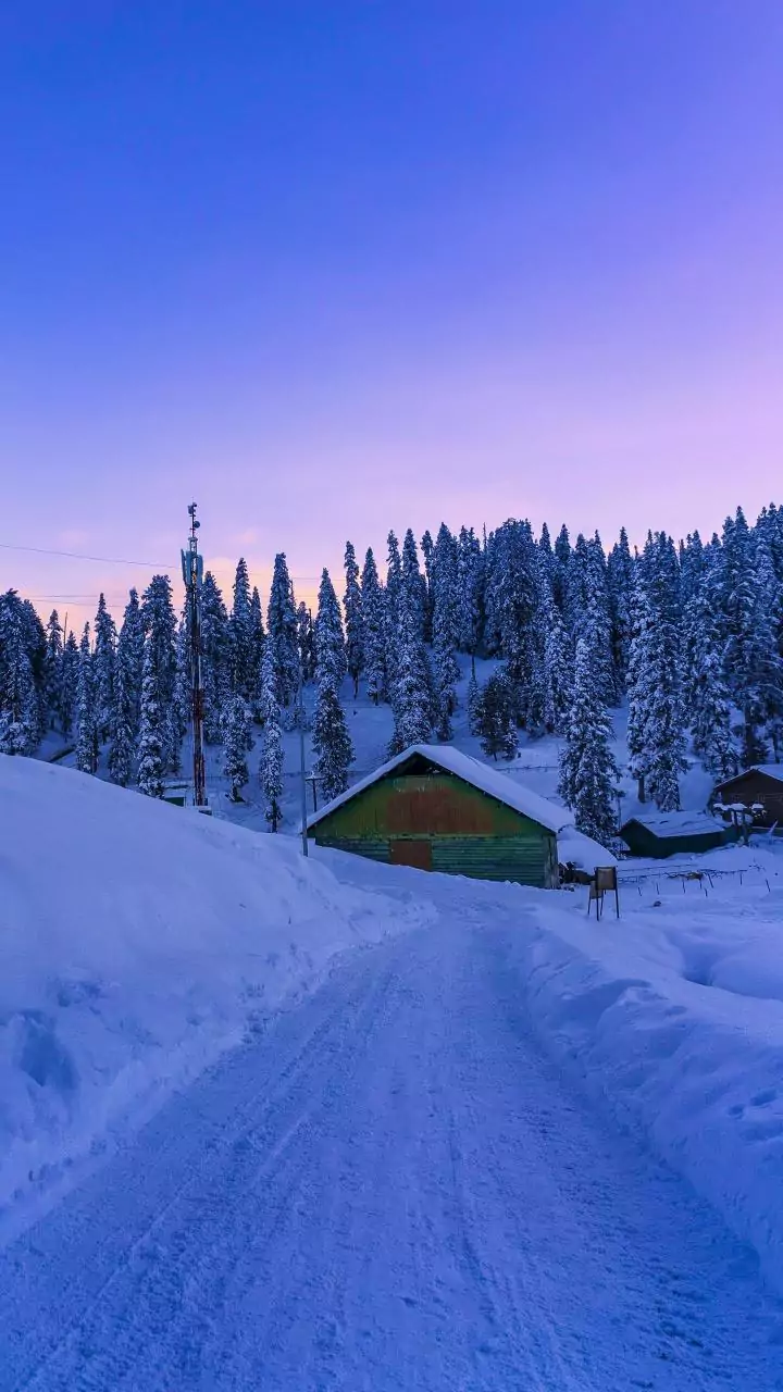 Night temperatures rise above freezing point in Kashmir with Chillai-Kalan approaching