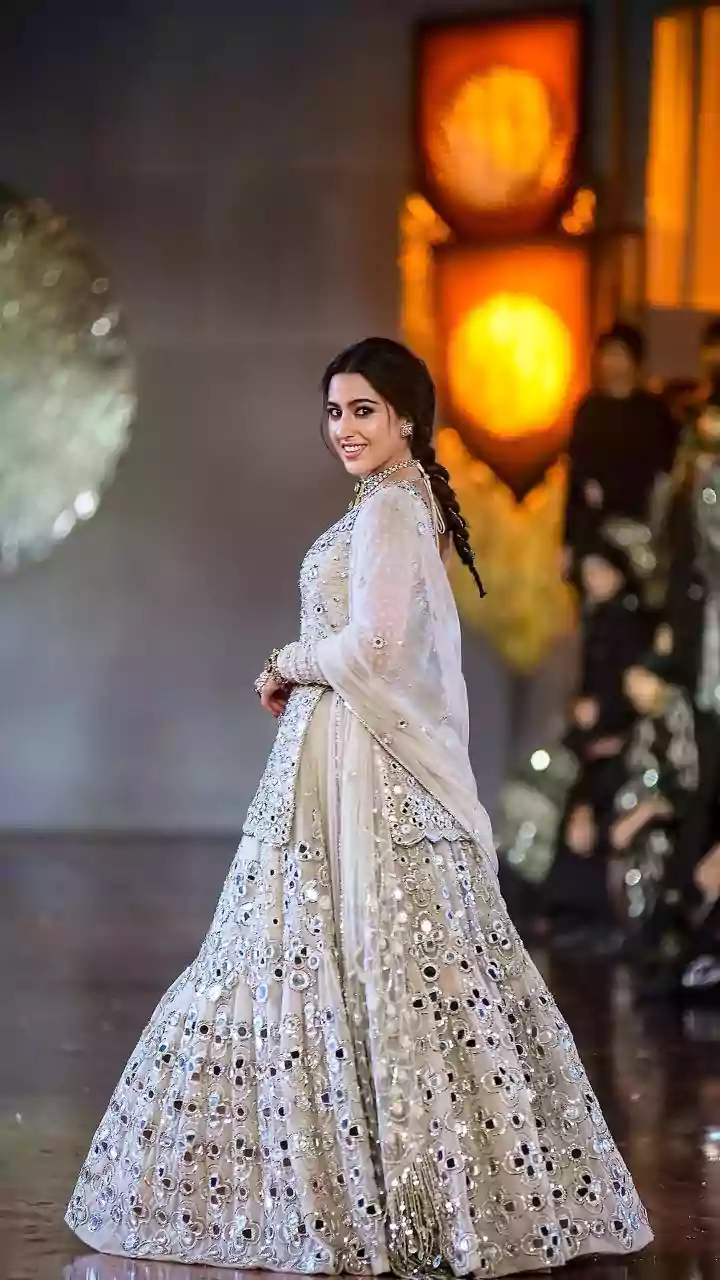 Sara Ali Khan Embraces Pearlcore And Mermaidcore In Manish Malhotra's Lehenga
