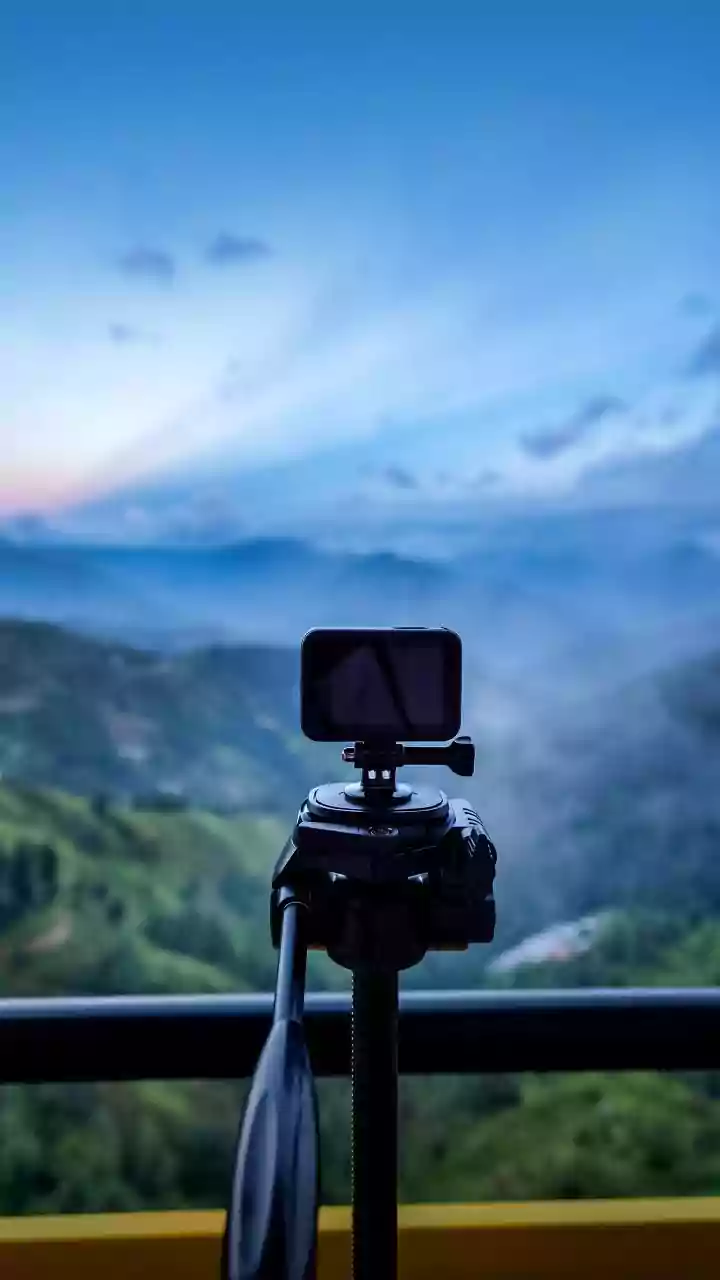 Why cold dry air makes December skies look sharper on phone cams.