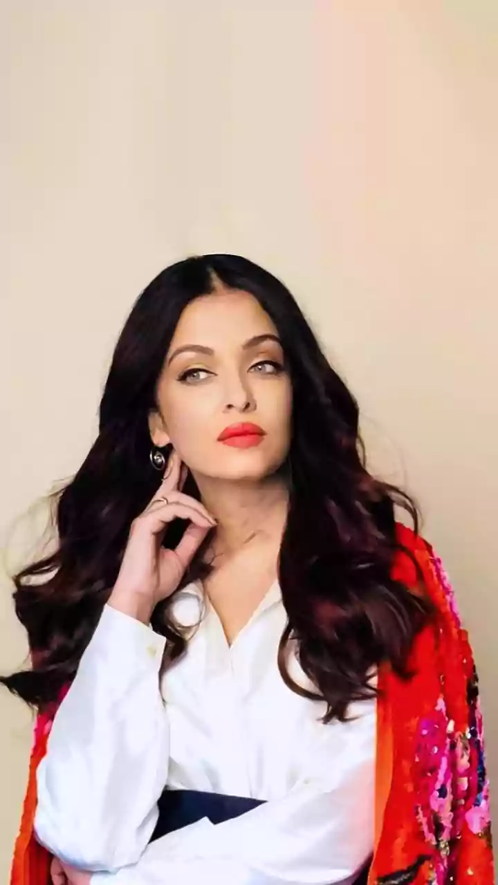 Aishwarya Rai's Red Carpet Reign: Style Icon