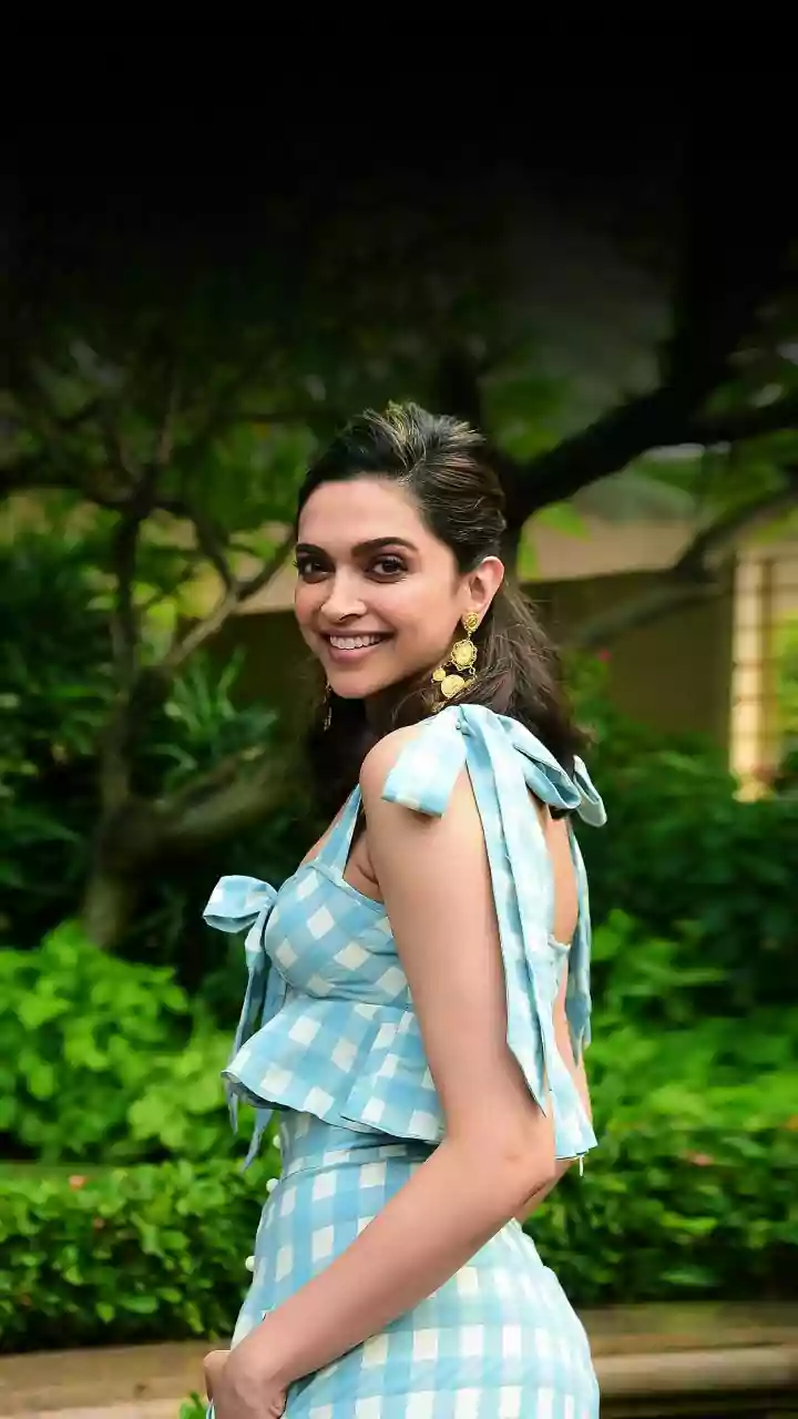 Manage Rainy-Season Flyaways with Simple Tied-Up Hairstyles Using Basic Accessories