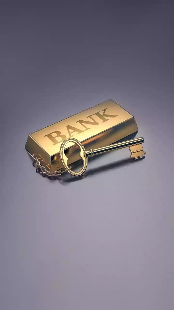 Axis Bank Shares Drop Sharply, Investors Disappointed As Management Signals Slow NIM Recovery