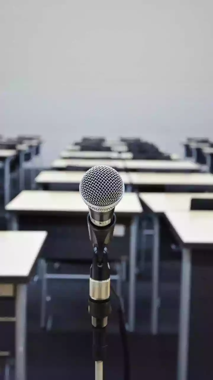 Offline AI speech software summarizes fast classroom lectures into organized study notes quickly