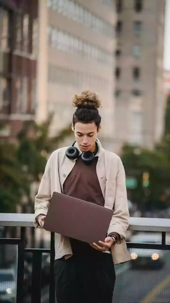 How Localised AI Browser Shields Keep Public Wi-Fi Connections Safe For Remote Digital Workers