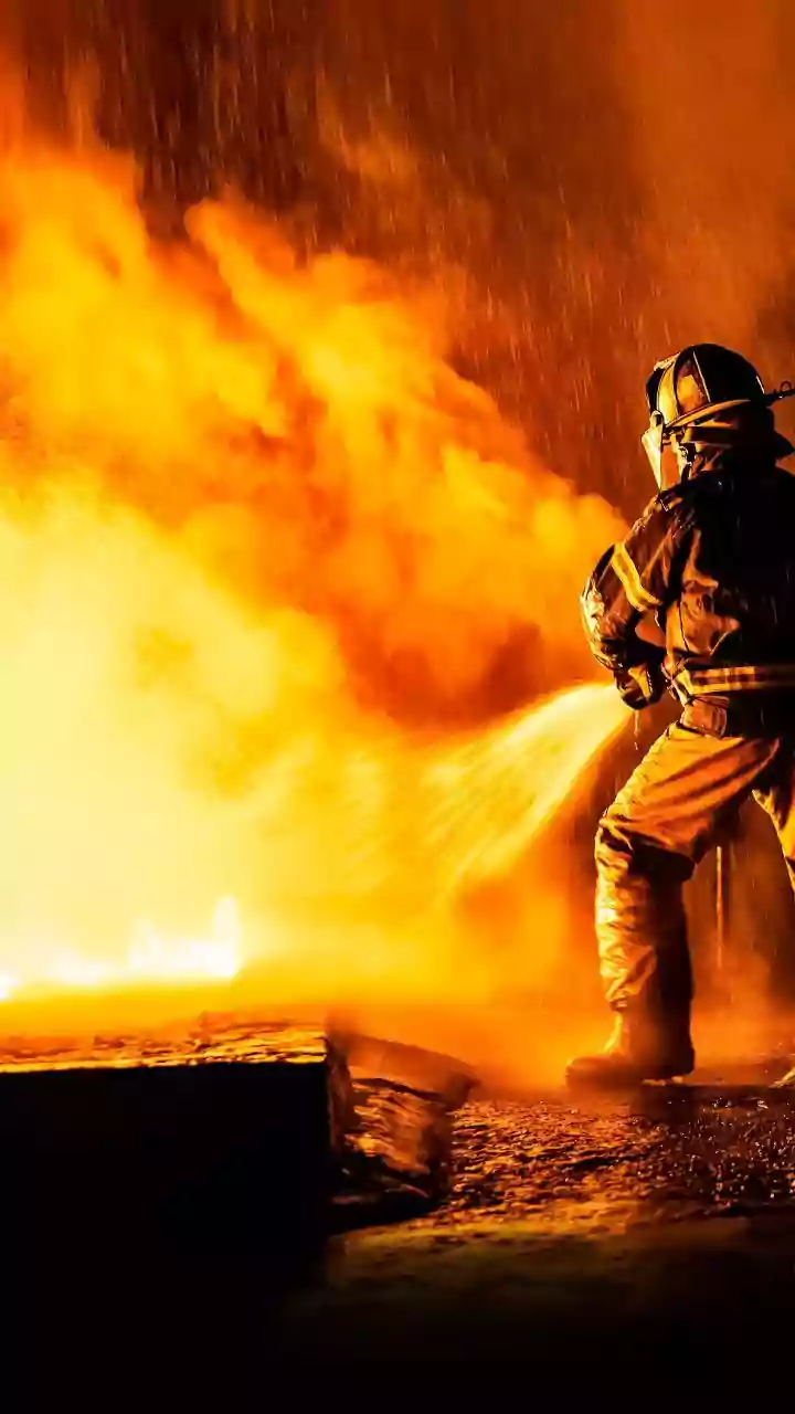 Fire guts Nonadanga slum in Kolkata, many rendered homeless