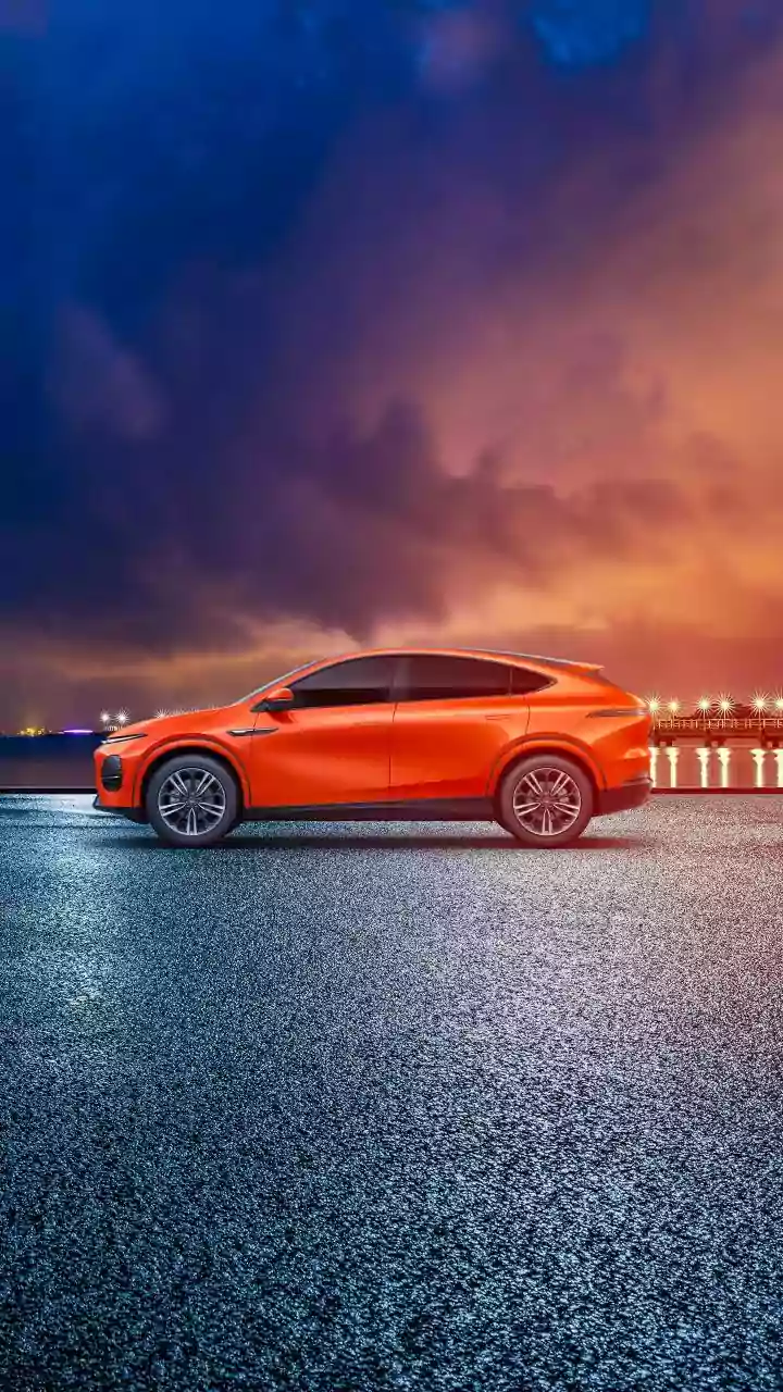 New Electric Hatchback Unveiled: Sporty Design Meets 500km Range