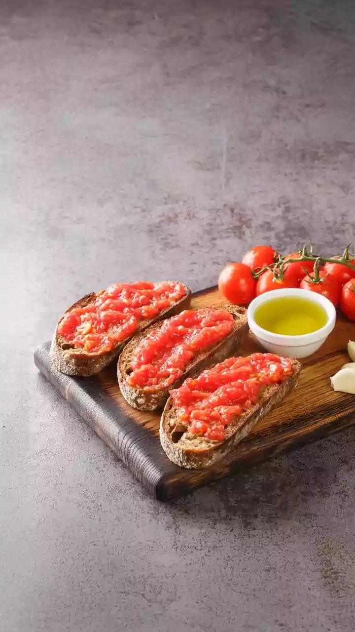 Some foods lose flavour or texture in unnecessary refrigeration Has A Practical Side: Tomatoes potatoes and bread each need different storage logic