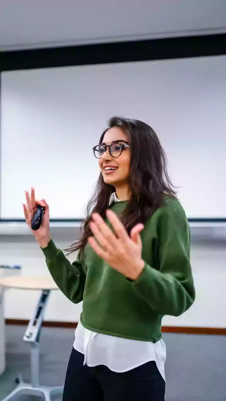 Why Voice To Text AI Services Help Students Review Long College Lectures Quickly