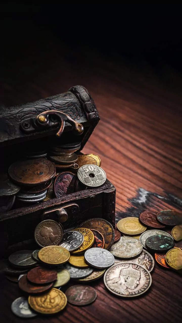 Quase 3 mil moedas: detector de metal revela maior tesouro viking da Noruega