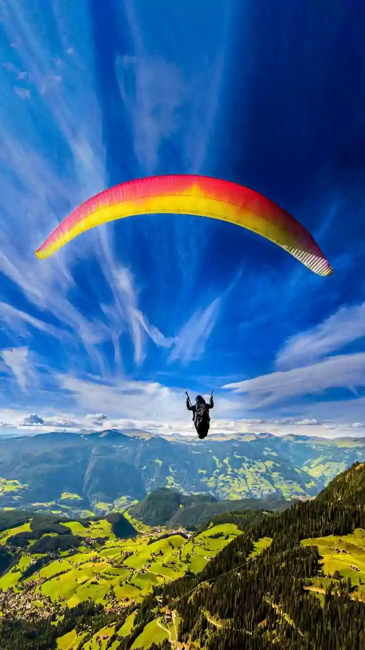 Experienced Pilot Killed In Paragliding Crash At Bir Billing, Operations Suspended