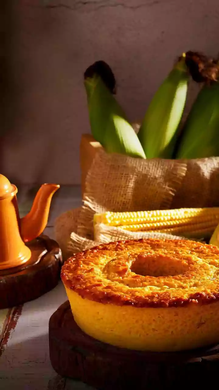 Bolo de milho cremoso: receita fácil com cara de café da tarde no sítio