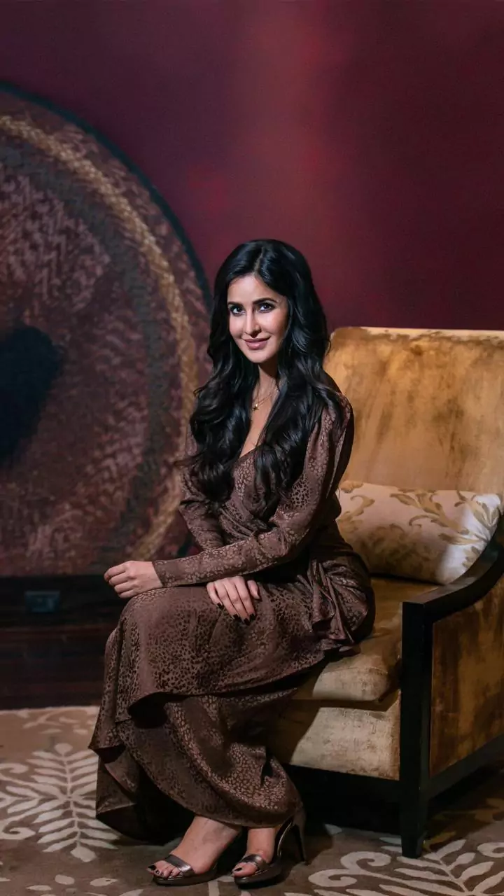 Samarya Creation  and  Working Panda Films present Curtain Call with Aahana Kumra that celebrates the World of Theatre and its Iconic Stage Actors