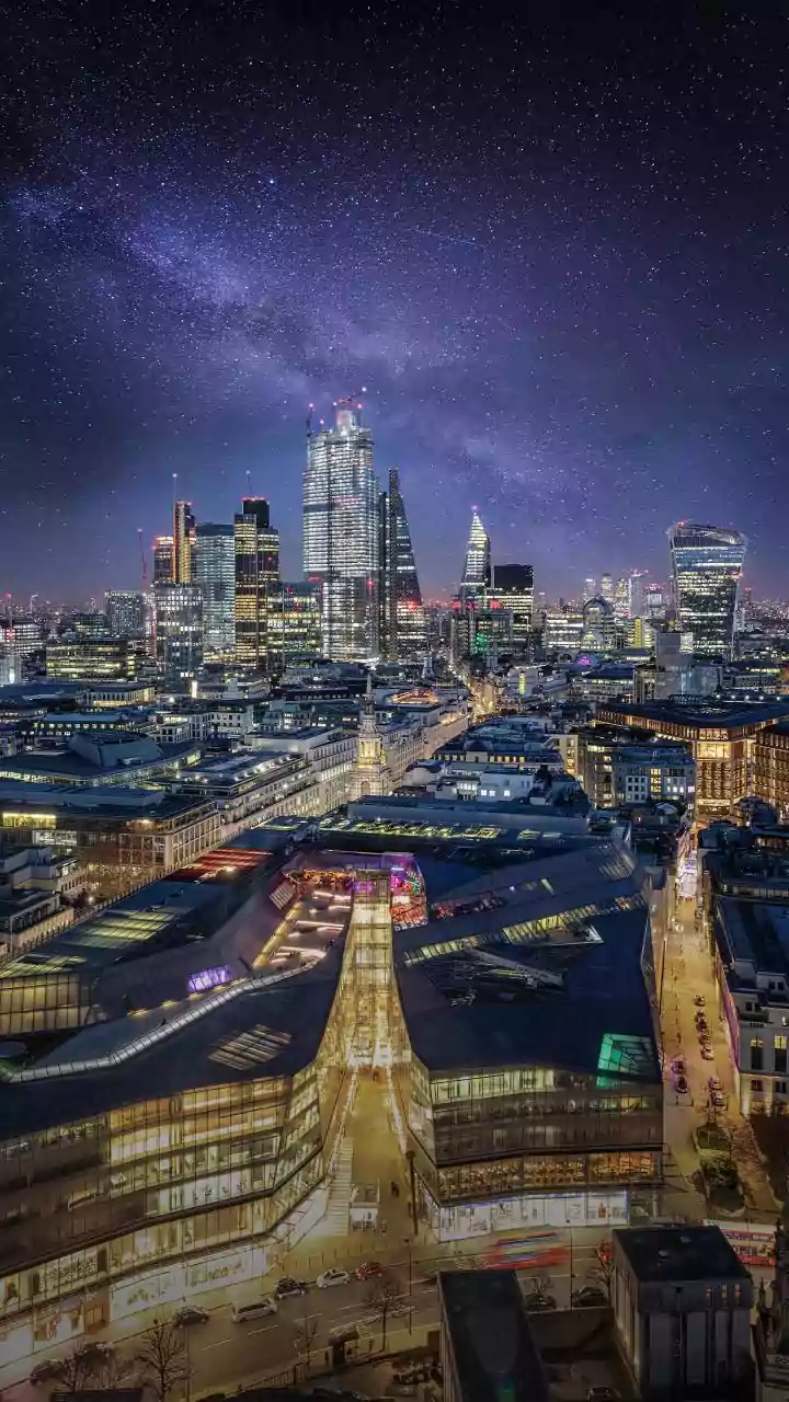 Stephen Fry compares social media to London's polluted rivers