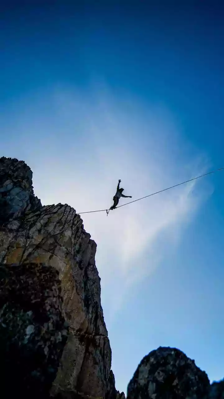 8,200 Feet Up: Friedi Kühne's Record-Breaking Highline Between Two Hot Air Balloons