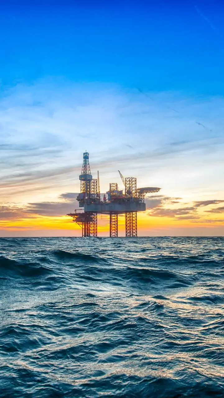 Oil prices edge up as US-Venezuela tensions spark supply worries