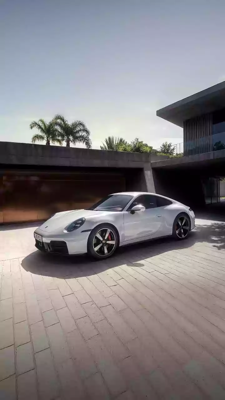 Porsche 911 ganha versão raríssima decorado com arte milenar dos árabes