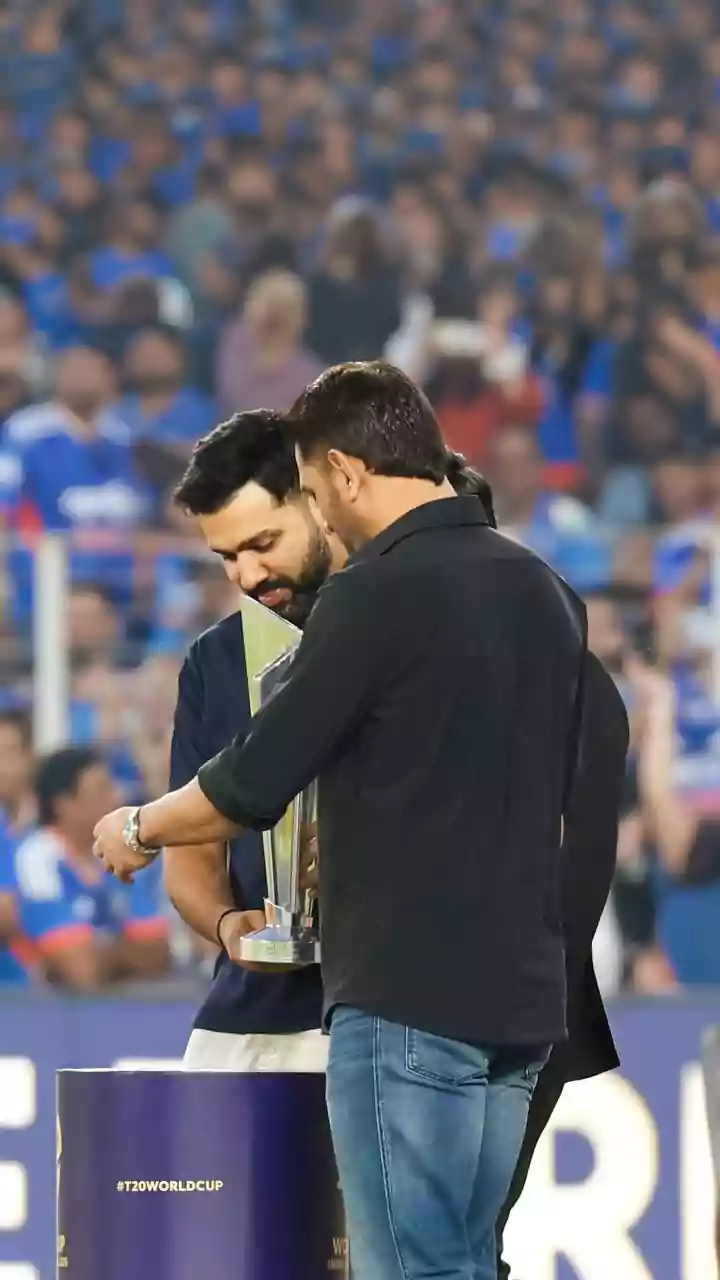 MS Dhoni gets to 50 Million Instagram Followers night after T20 World Cup final post