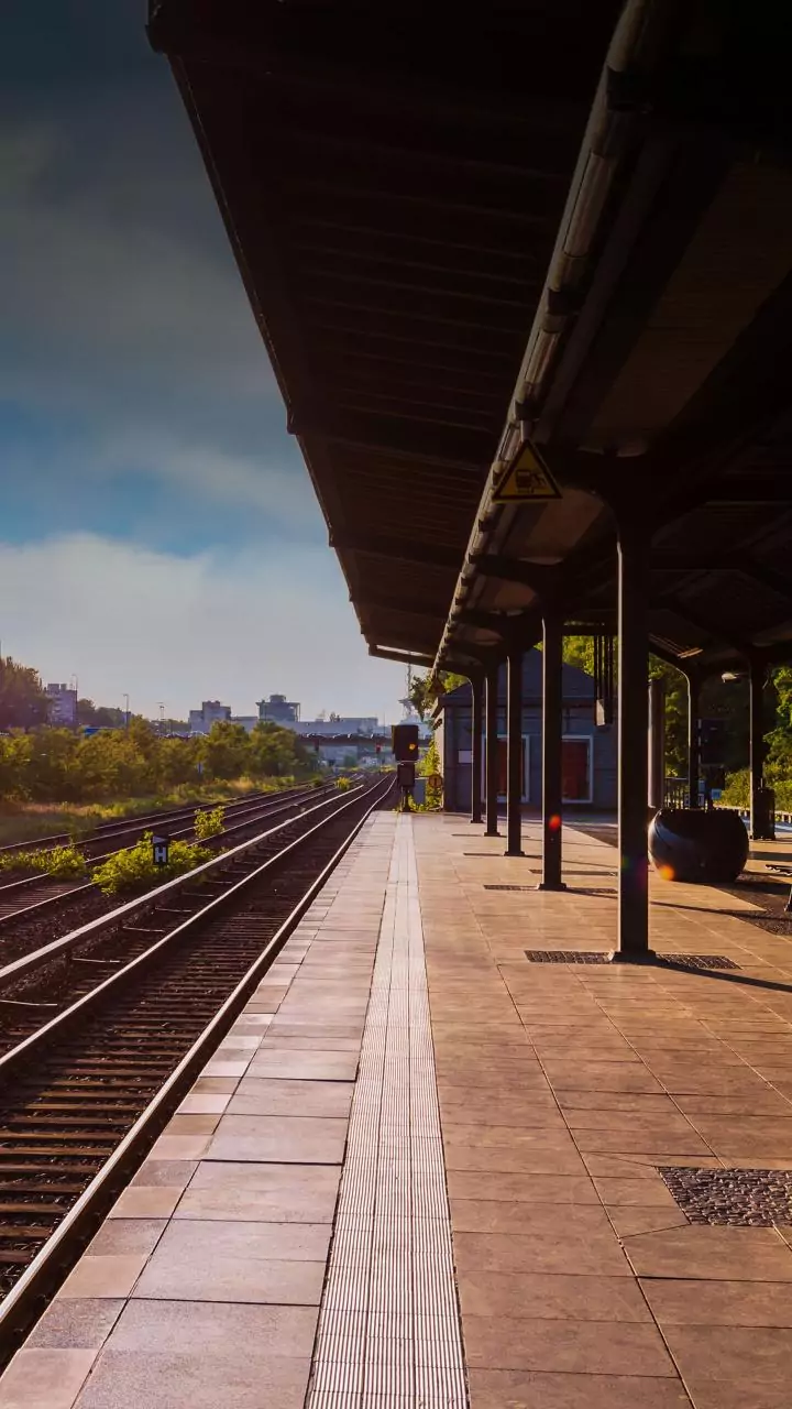Karnataka station master's quick reflexes save passenger from moving train