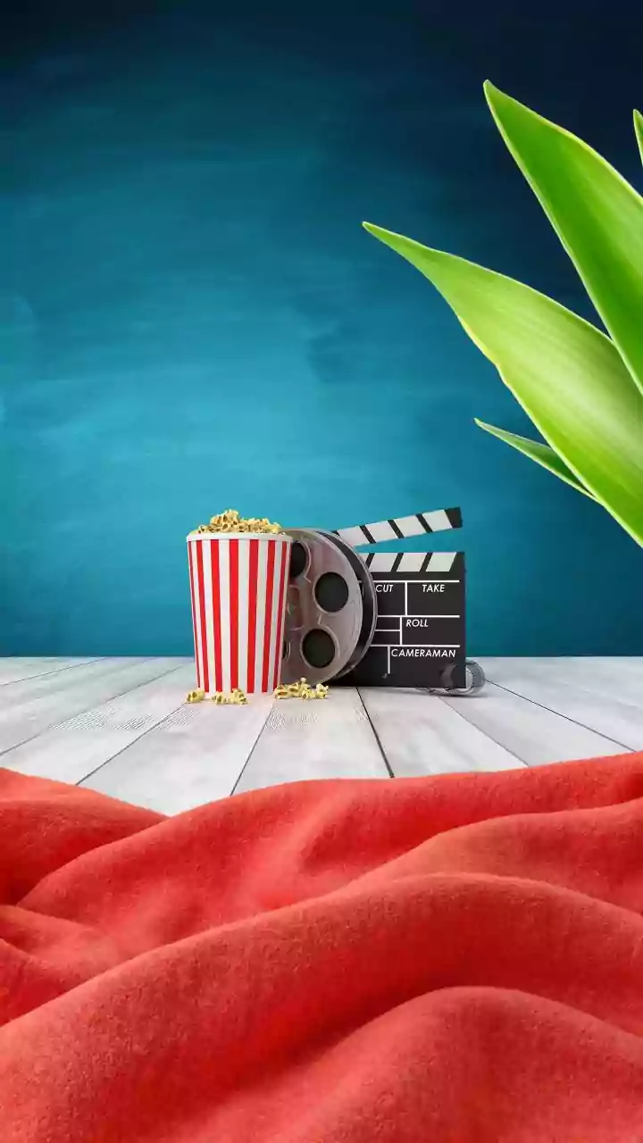 Top Feel-Good Hollywood Classics: Cozy Comfort Movies Made For A Relaxing Late-Night Streaming Session