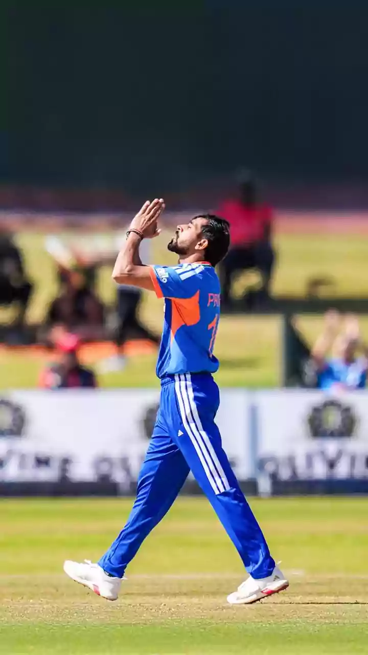 ZIM vs IND 2026: Prince Yadav limps off injured after taking two wickets in 2nd T20I