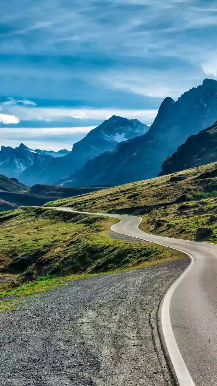 How To Safely Acclimatise While Driving Through High Mountain Passes On Manali-Leh Highway