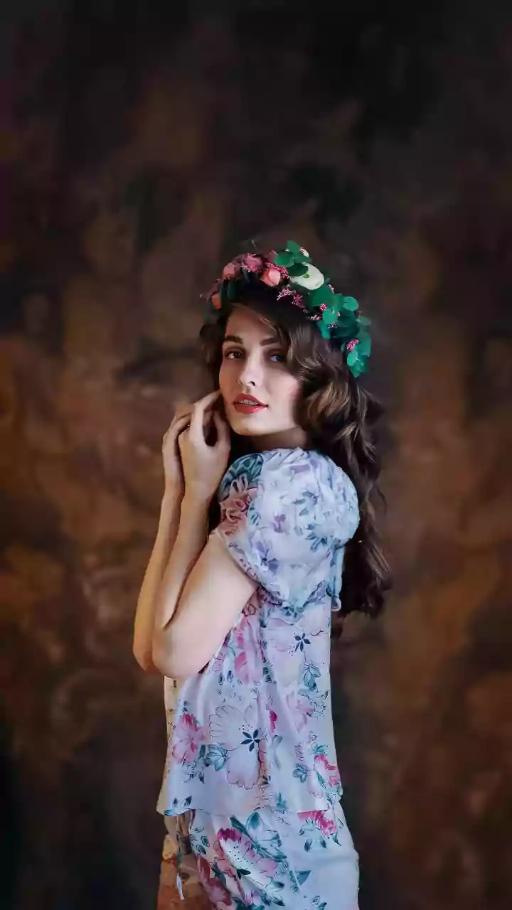 Why placement Matters More Than Quantity In A Floral Hairstyle
