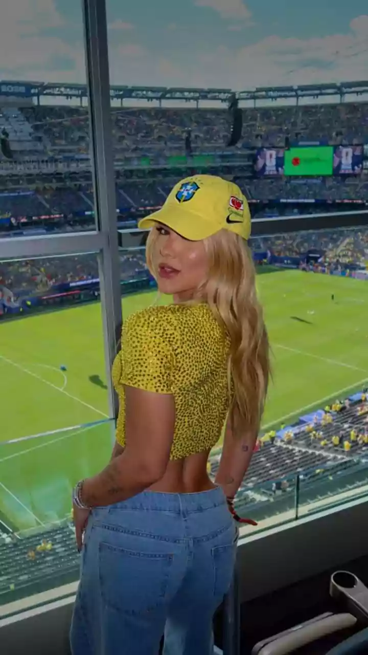 Virginia vira piada com look para a Copa do Mundo:'Galinha pintadinha'