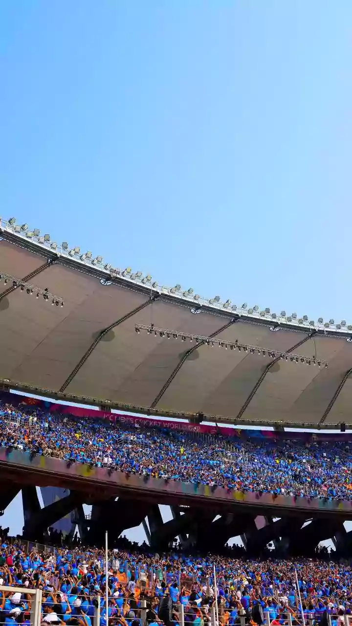 Stadium survival trend: fans carrying cooling towels instead of extra water bottles