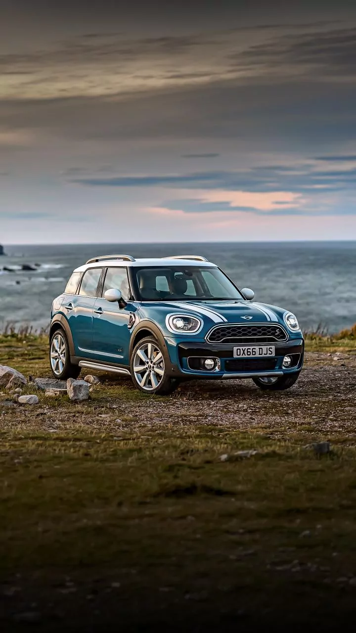 Mini Countryman ganha versão aventureira com pneus todo-terreno e teto para 300 kg