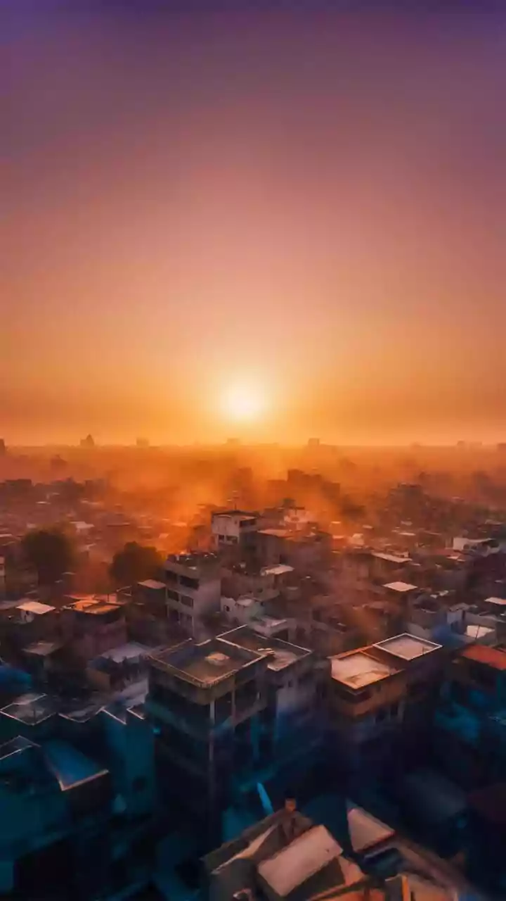 Toxic Smog Blankets Delhi, AQI Still ‘Very Poor’ At 360 As Visibility Drops Across NCR